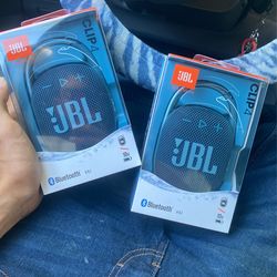 JBL Clip 4 