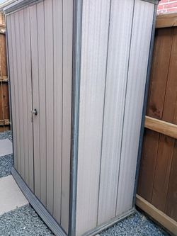 Very Nice KETER Outdoor Storage Shed!