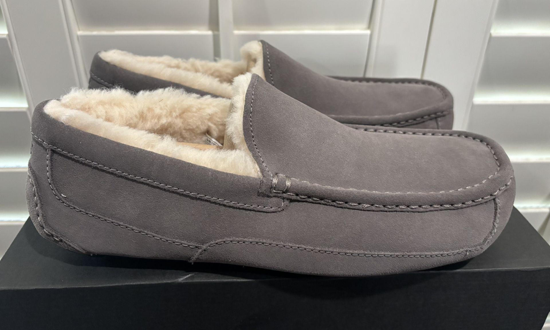 Sheepskin Slippers Mens Ugg Slippers Black And Grey New UGG  display picture 2