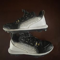 Under Armour Harper 6 Low TPU Jr- Youth Size 4