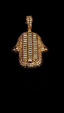 14K Gold  Hansa Hand Pendant with cz’s 6.5grms 3816 Steilacoom Blvd Lakewood WA Crown Jewelry