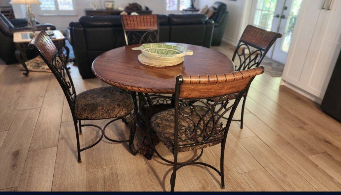 Kitchen Dining Table & Chairs