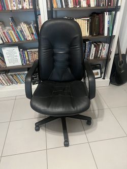 Black Oficie Desk Chair