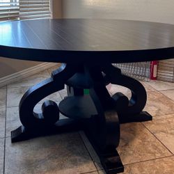 5 Seater Dining Table New Condition