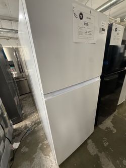 Frigidaire White Top-Freezer Refrigerator
