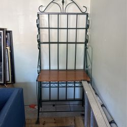 Catching shelving unit