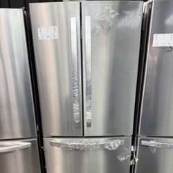 Brand new Whirlpool 33 in. 22 cu. ft. Standard Depth French Door Refrigerator in Fingerprint Resistant Stainless Steel