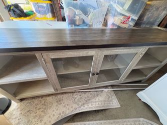 Entertainment center