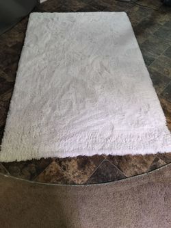 4' x 6' White Faux Rabbit Fur Rug