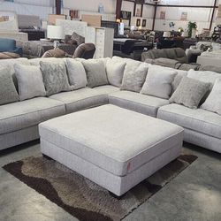 😍 New Sectional & Ottoman $2239! 