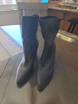 BLACK BOOTS