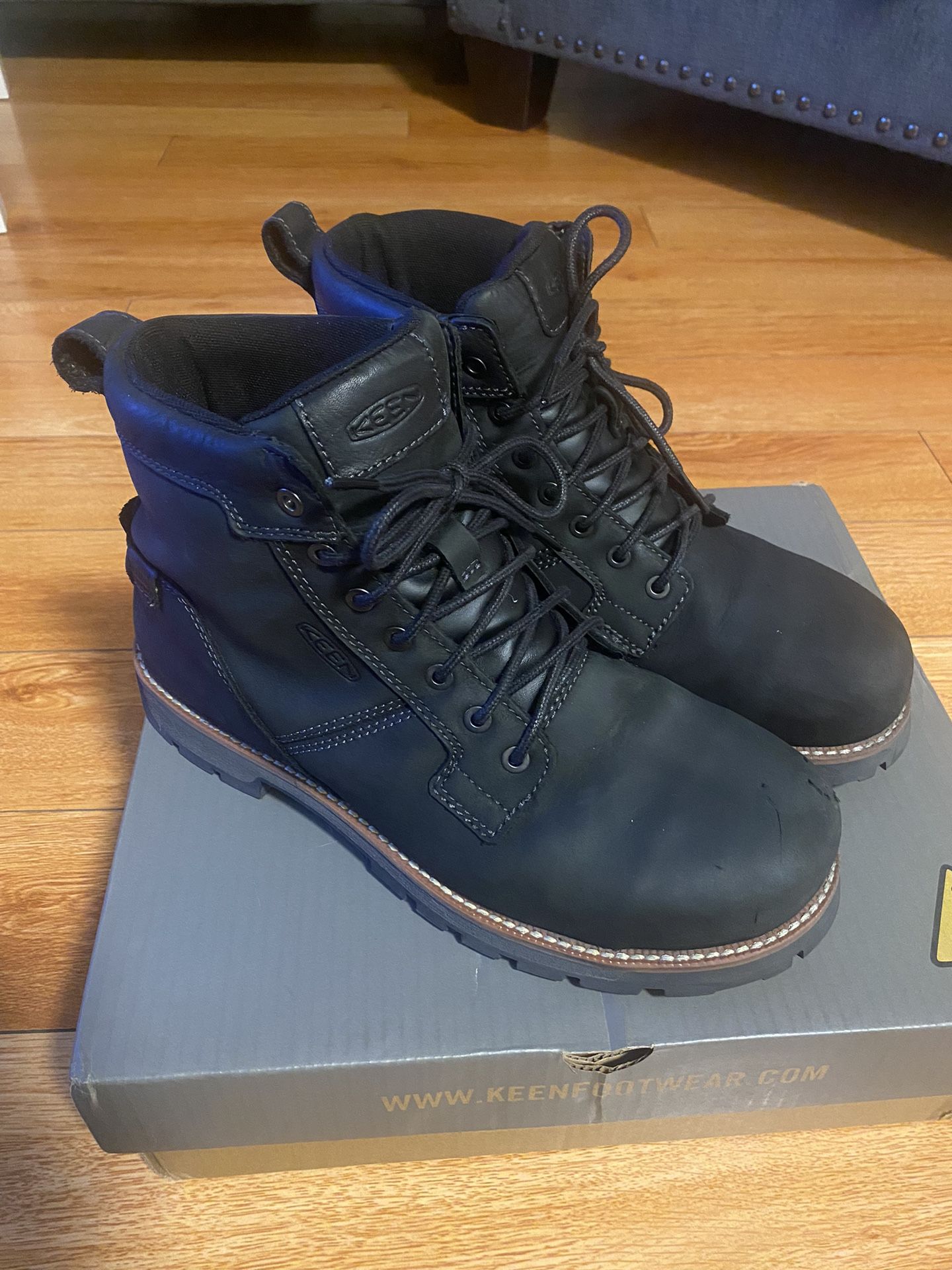 Keen Safety Shoes  Aluminum Toe 9 1/2 Wide