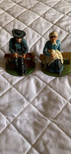 Vintage Cast Iron Amish Bookends Working Folks Sitting On Bench Quilting & Tannery