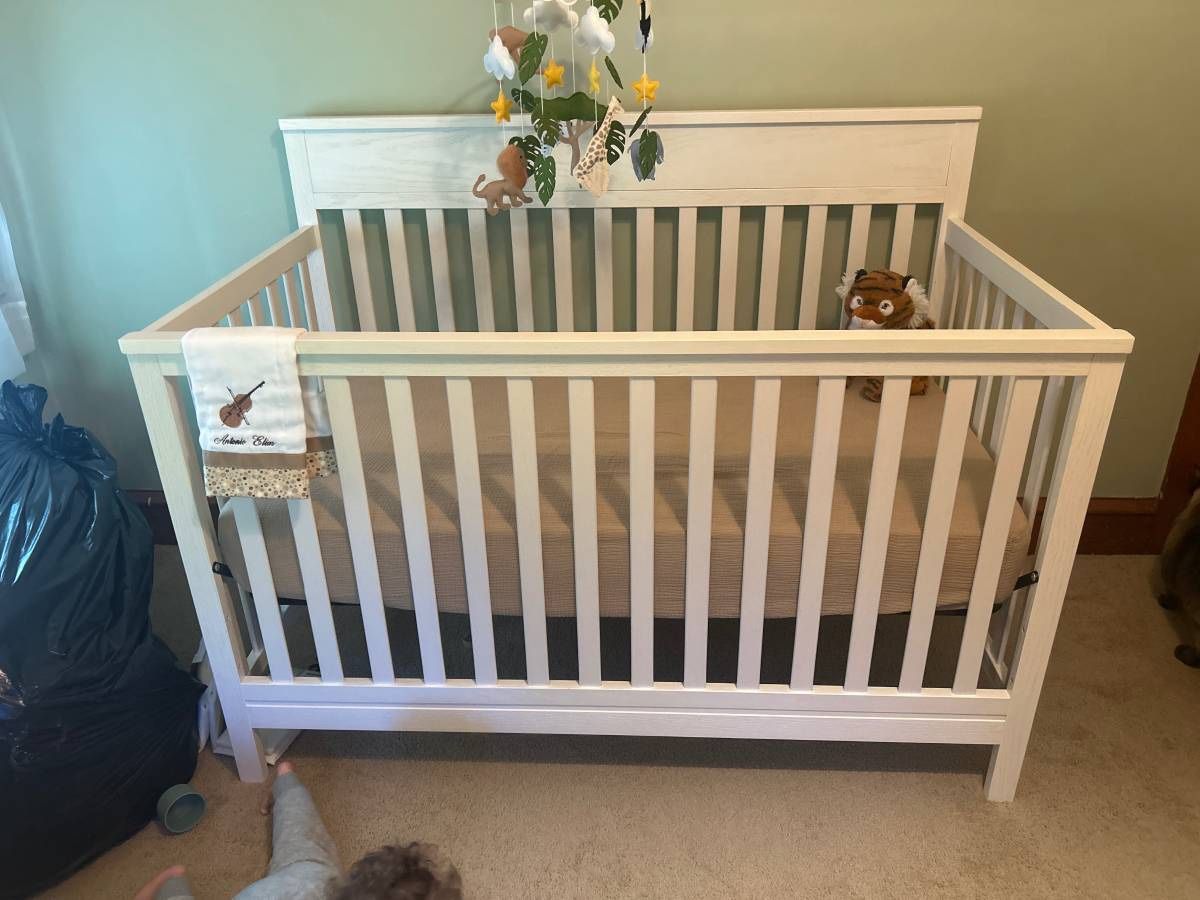 Baby Crib And Drawers/Changing Pad