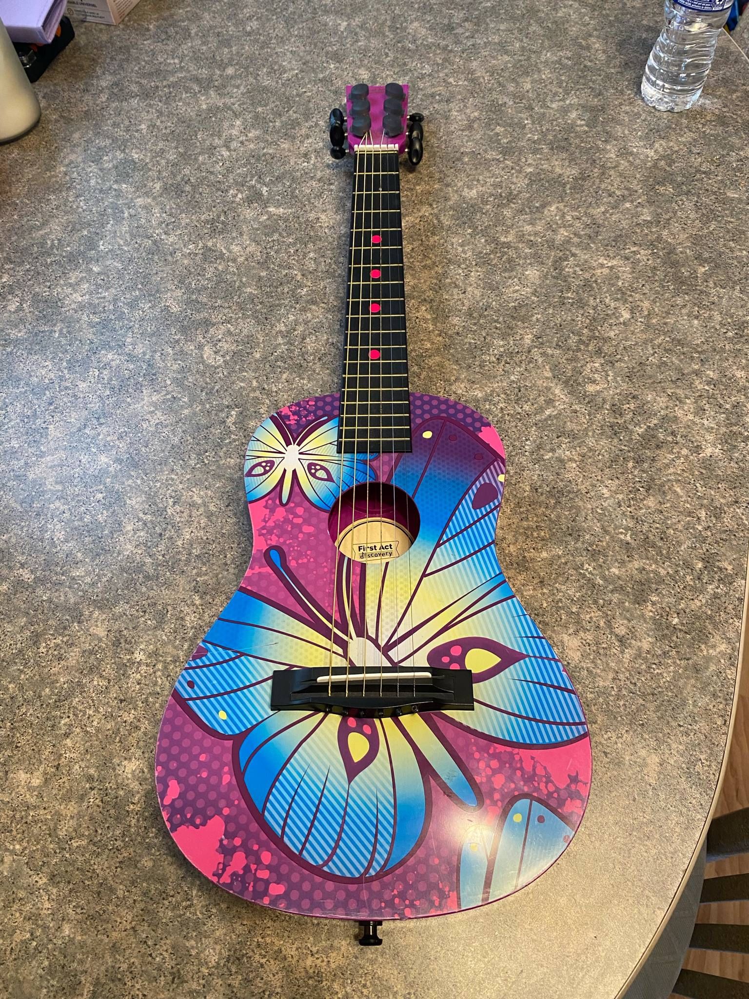 Beautiful Guitar Works Great Like New South Philly