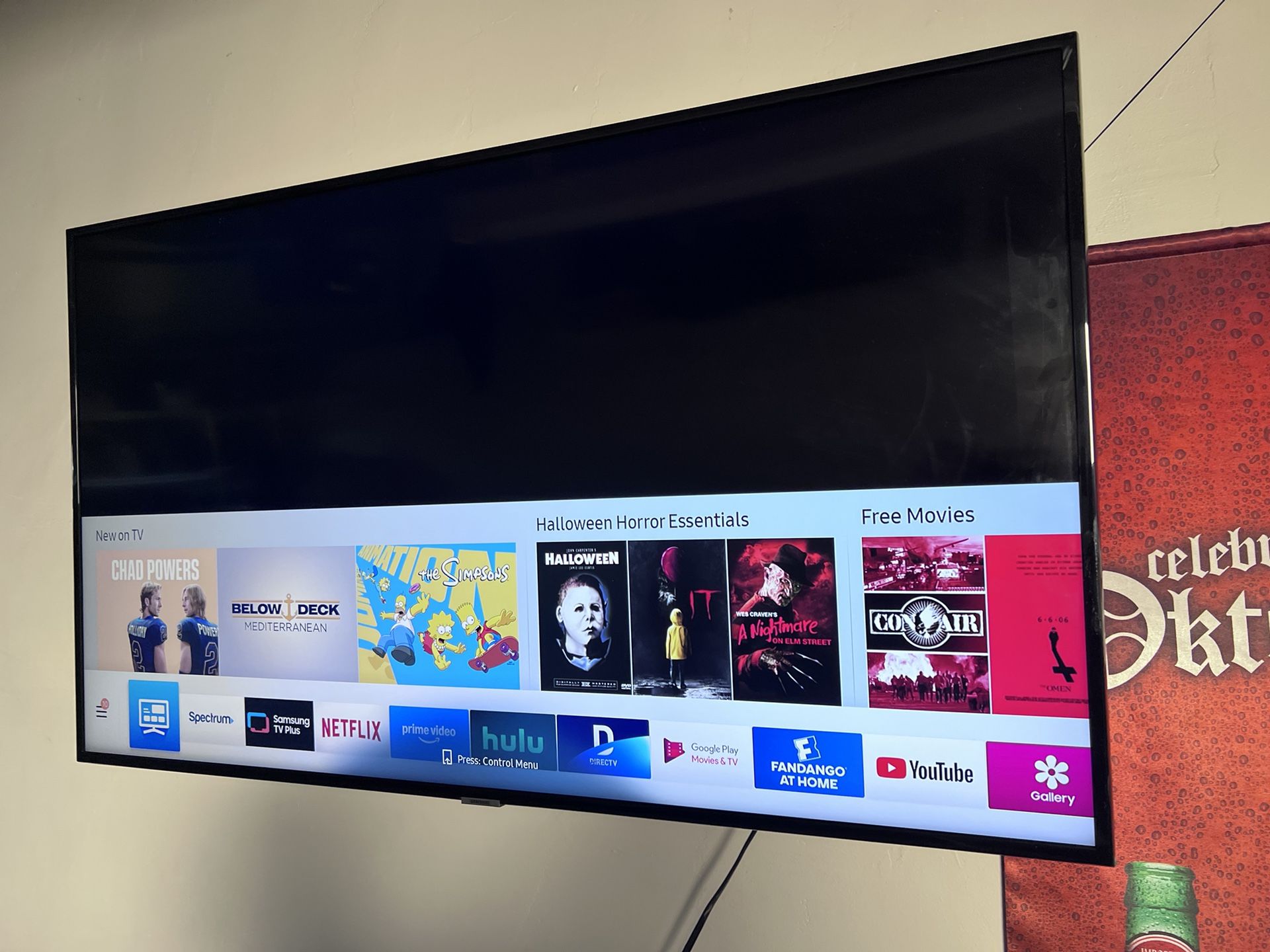 Samsung Smarter TV 48” w/ Mount