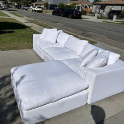 Free Delivery🚚  (Like New ) 4 Piece  White Modular Cloud Couch Sectional  🛋️ 