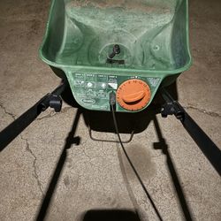 Scott’s mini broadcast spreader