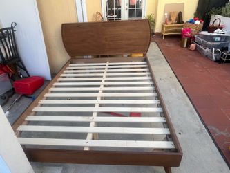Wood bed framing and Mattress