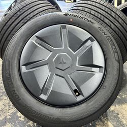 NEW 2026 18" Tesla Model Y Juniper OEM Steel Wheels Rims HANKOOK 235/55/18 99%