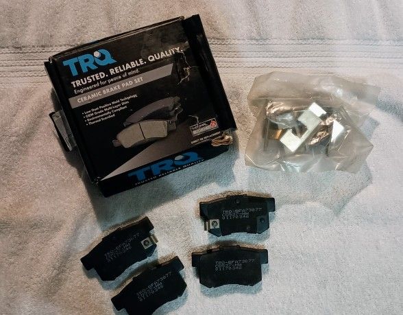 Disc Brake Pads Ceramic (BFA73077) by TRQ Fits Acura, Honda, Suzuki NEW