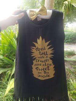 Pineapple shirt and bow