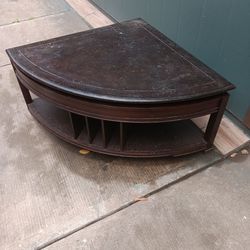 Coffee table that elevates