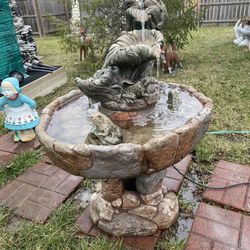 Fountain Cement Frog
