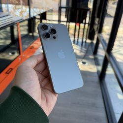 Apple iPhone 15 Pro Max 256GB Unlocked to any carrier! 90 day warranty! We offer financing!