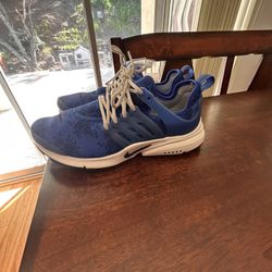 Woman’s Blue Nike Prestos 