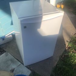 Mini Fridge 