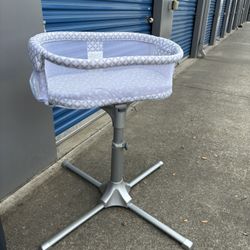 Halo swivel Bassinet