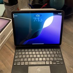 iPad Air (6th Gen, M2) 11-inch – 128 GB Wi-Fi Bundle Like New