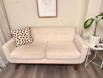 Beautiful and cozy beige sofa – stylish & comfortable
