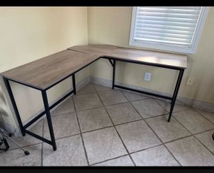 Corner desk, need gone now