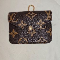 100% Authentic Louis-vuitton Mini Poch Clip On in great condition 
Please click my profile picture to see more great items 