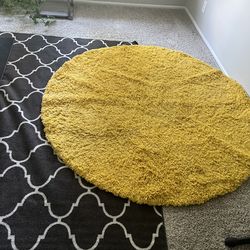 Yellow area rug shag 7 feet across