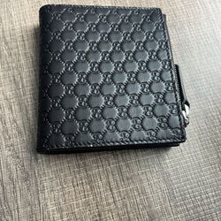 Gucci Bi-fold Wallet w/ Zipper Pocket 
