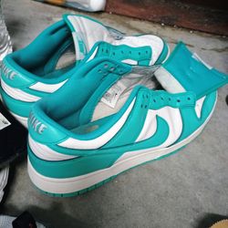 Nike men sneakers size 10 great condition and clean