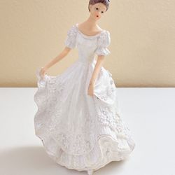 Vintage Porcelain Figurines – Elegant Collectible Set