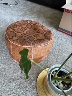 Moroccan leather pouf