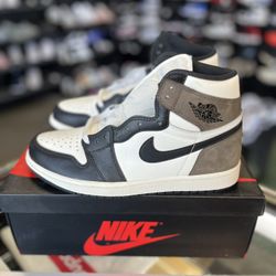 Jordan 1 “Mocha” Size 8