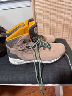 Columbia hiking boots size 10 women’s