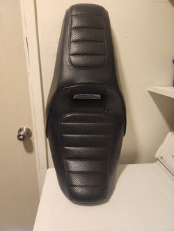 H D Seat