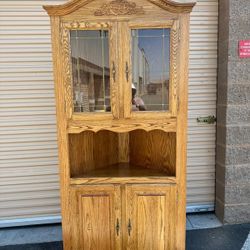 Corner cabinet with glass shelve And Light /gabinete de esquina con repisa de vidrio Y Luz