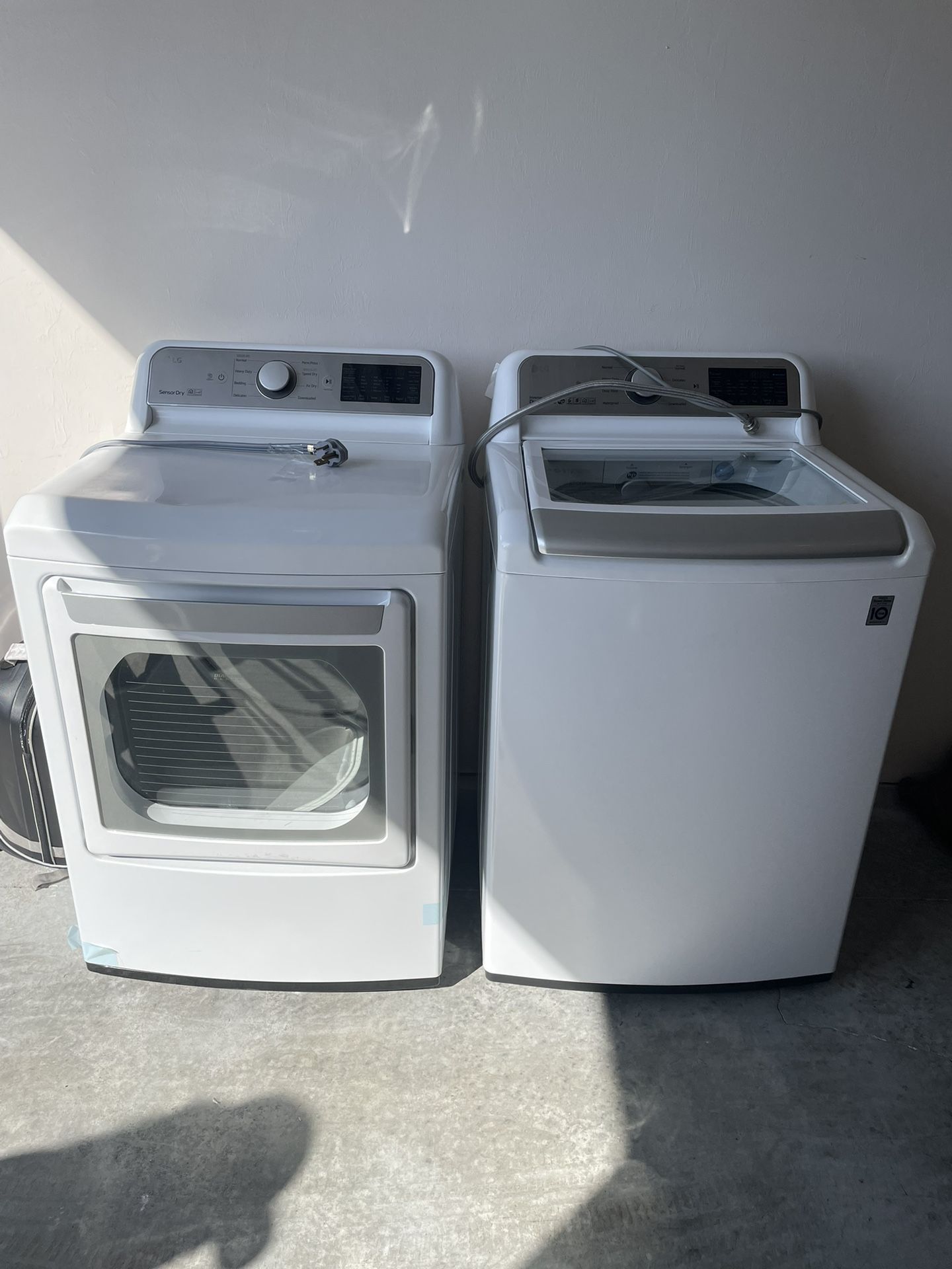 2021 LG Washer & Dryer Set - Like new!