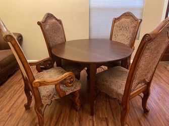 Traditional Dinning Table Set