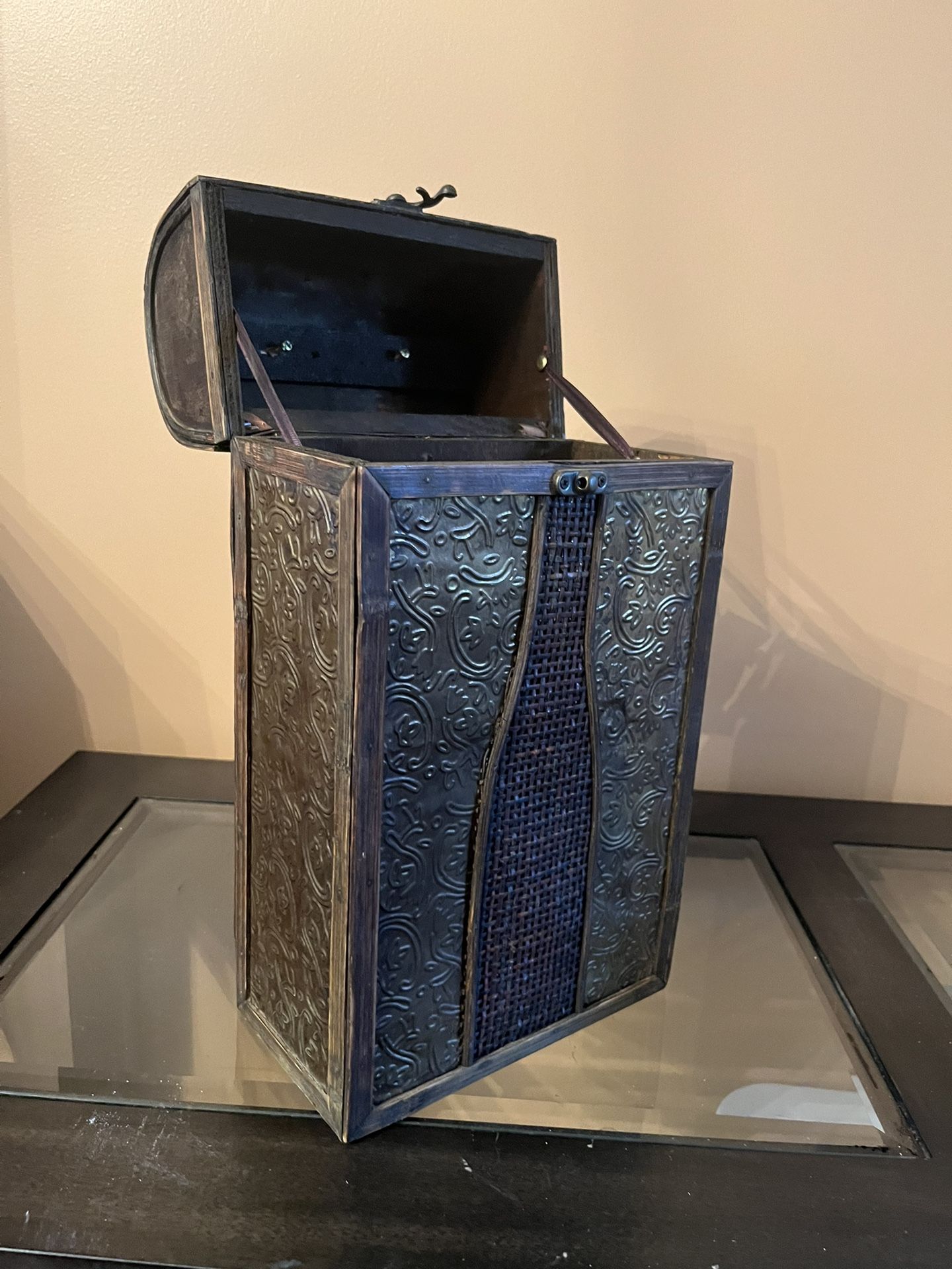 Vintage wine carrier