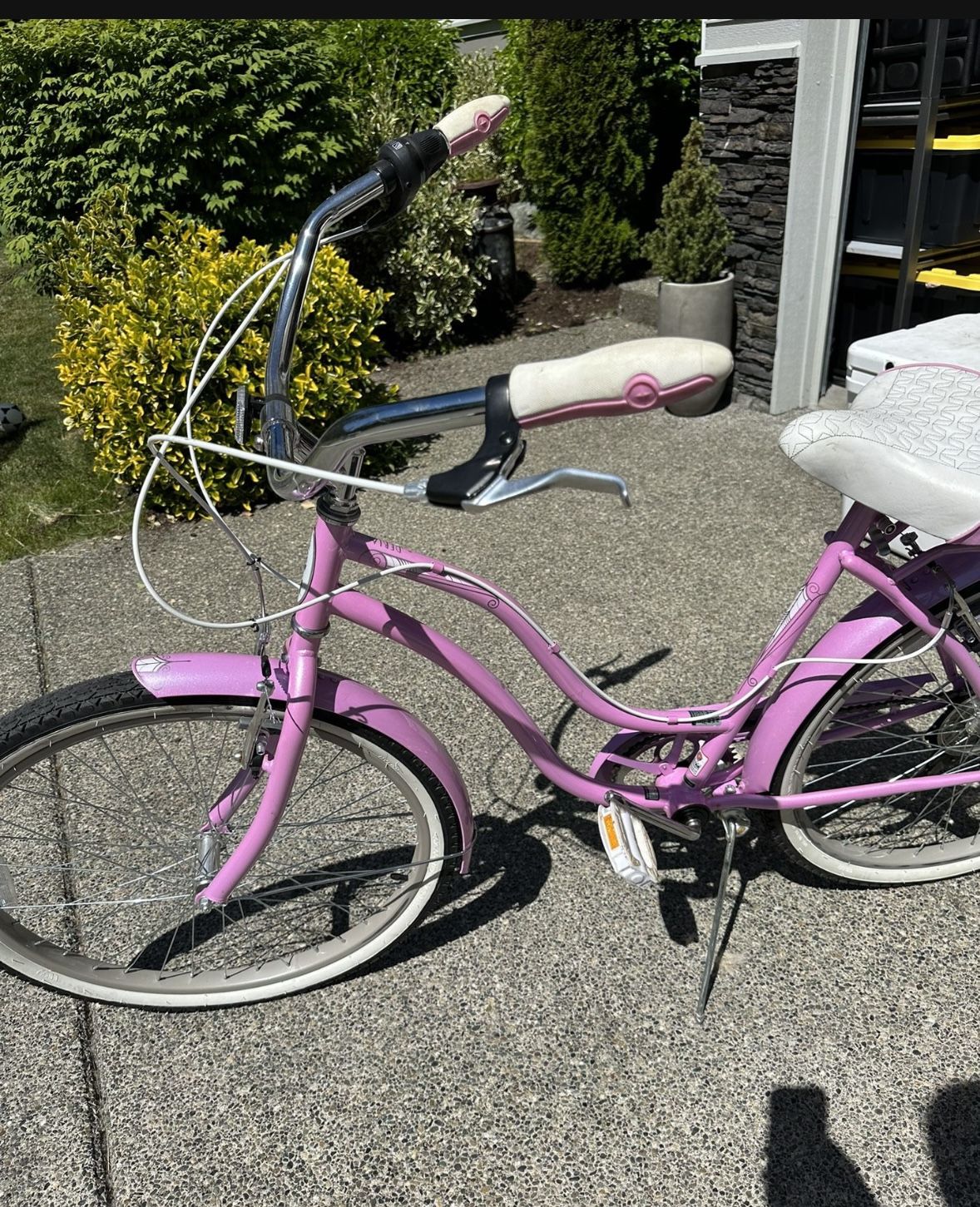 Schwinn Perla Hybrid Cruiser