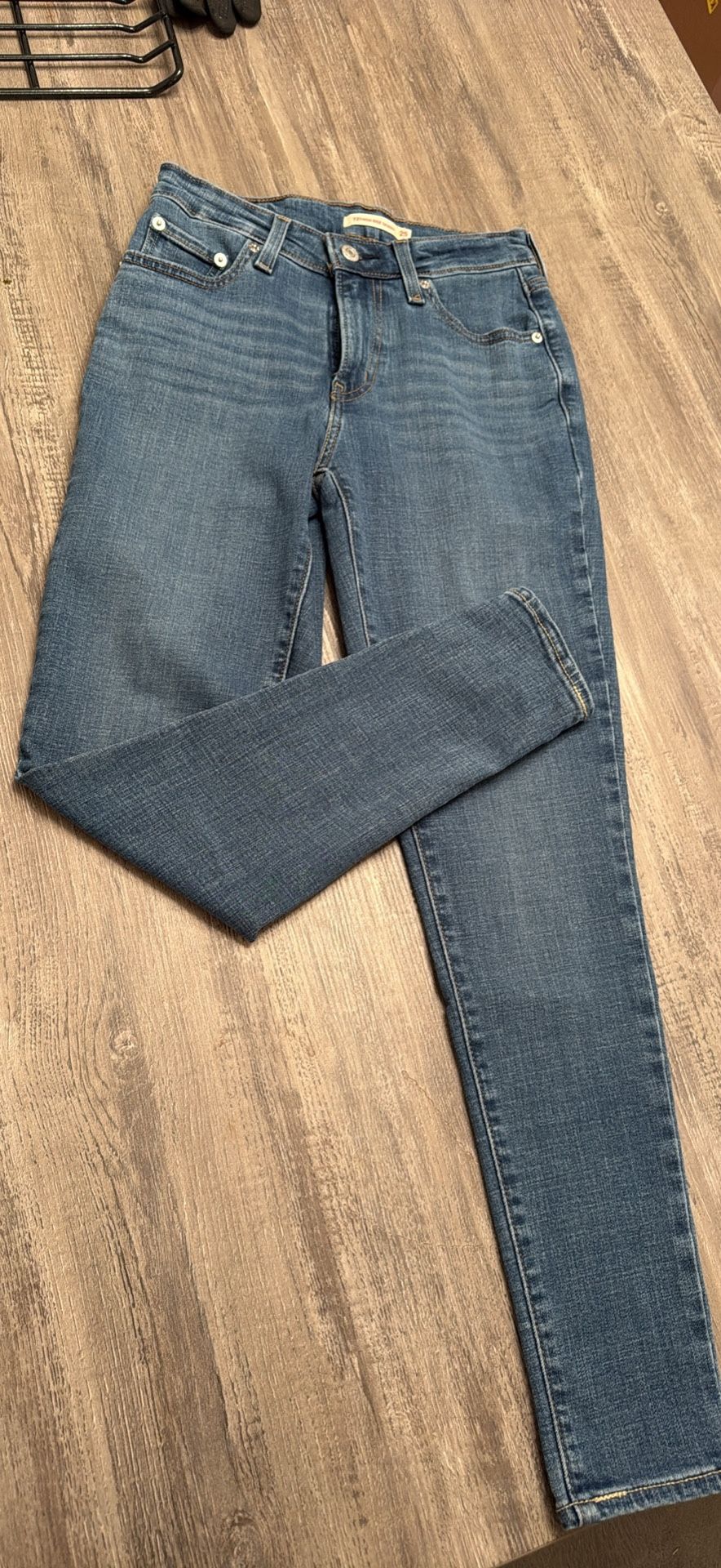 Women’s Levy’s Jeans